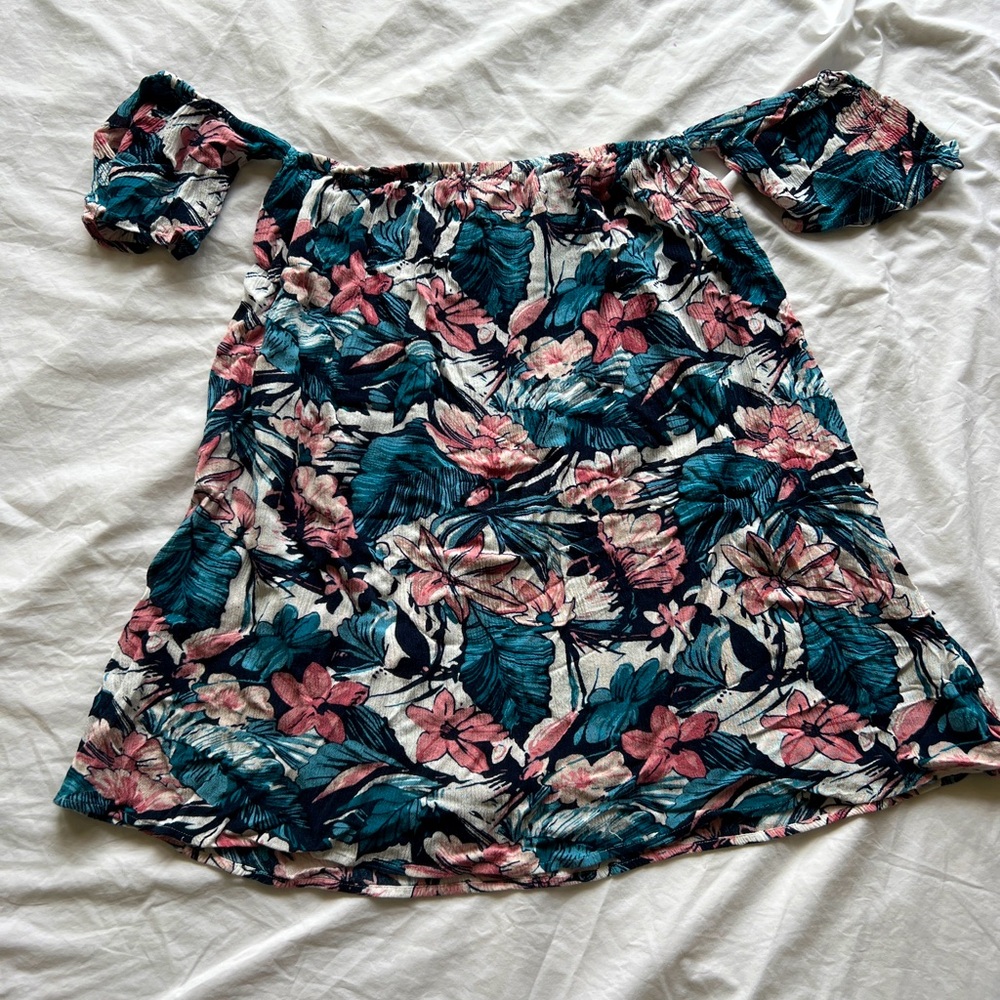 Spiritual Gangster off shoulder top blouse EUC